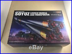 1/150 Plastic Model Soyuz Rocket + Carrier Train 1/150 Scale PS Assembled