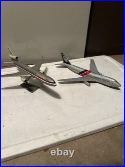 2 Flying Tigers Cargo Boeing 747 & American Md-11 Desk Top Model Airplanes