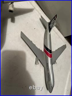 2 Flying Tigers Cargo Boeing 747 & American Md-11 Desk Top Model Airplanes