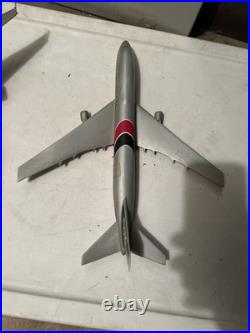 2 Flying Tigers Cargo Boeing 747 & American Md-11 Desk Top Model Airplanes