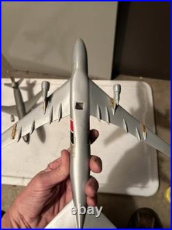 2 Flying Tigers Cargo Boeing 747 & American Md-11 Desk Top Model Airplanes