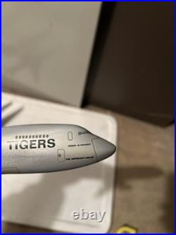 2 Flying Tigers Cargo Boeing 747 & American Md-11 Desk Top Model Airplanes
