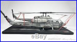 Aircraft Carrier Deck AH-1W + UH-1N 148 gebaut und gemalt (Pro-Built)