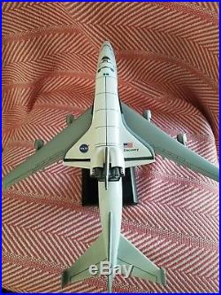 B-747 NASA Shuttle Carrier Aircraft Desktop Dry Wood model 1/200
