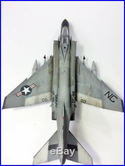 F-4J Phantom II + Aircraft carrier Deck set on 148 gebaut und gemalt