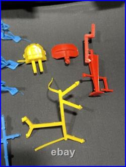 Genuine Vintage American Plastic Toys inc. 21 PC Aircraft Carrier Set? US 102