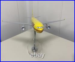 Graphideco DHL Cargo Airbus A330-343 D-AJFK Desk Display Model 1/200 AV Airplane