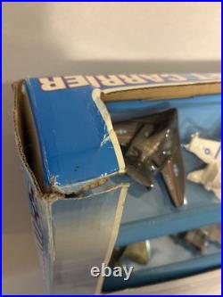 UNIVERSAL US AIRCRAFT CARRIER With 10 Die Cast Planes RARE Read Description