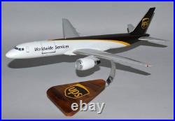 UPS Worldwide Services Boeing 757-200F Logo Base Desk 1/100 Model SC Airplane